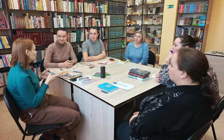 В городской библиотеке №4 прошла первая встреча – знакомство книжного клуба «Тихий уголок»